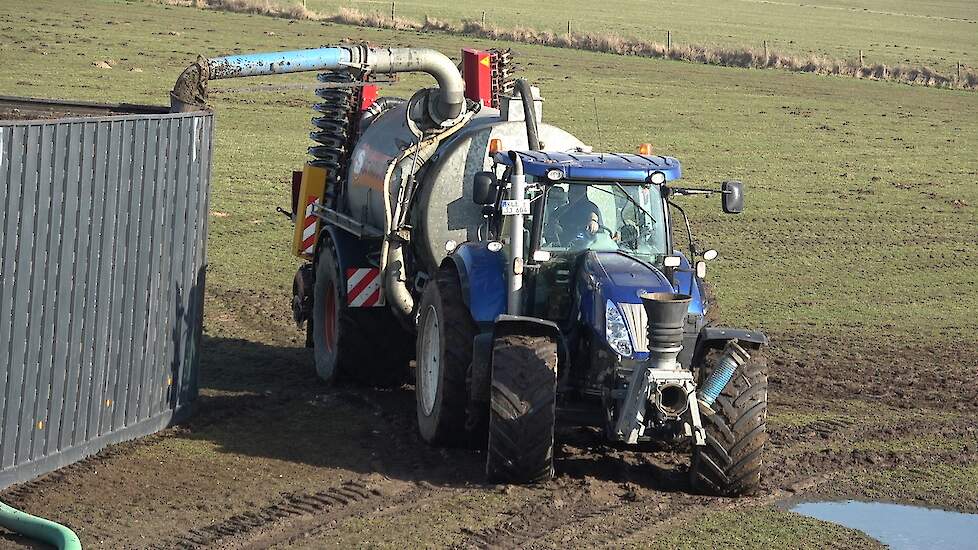 Grasland injecteren met Vredo zodebemester met Schouten tank Trekkerweb
