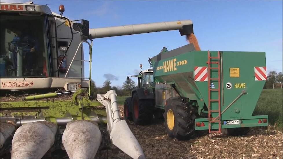 Dorsen, malen en baggen door loonbedrijf Westerveld, Breedenbroek. Trekkerweb