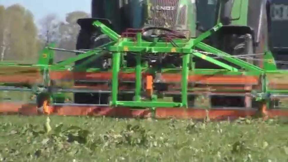 Demo combcut onkruid maaimachine bij Volkerink Heino Trekkerweb
