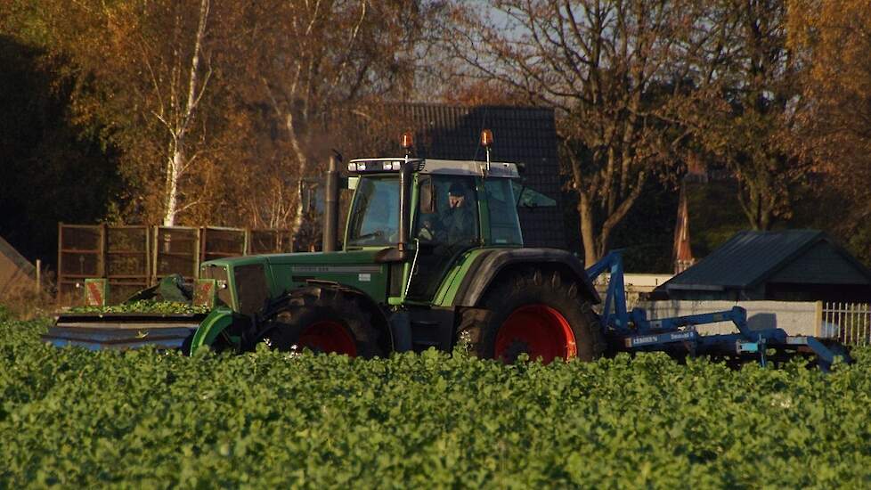 Met de Green Cutter groenbemester te lijf Trekkerweb Fendt Favorit 824