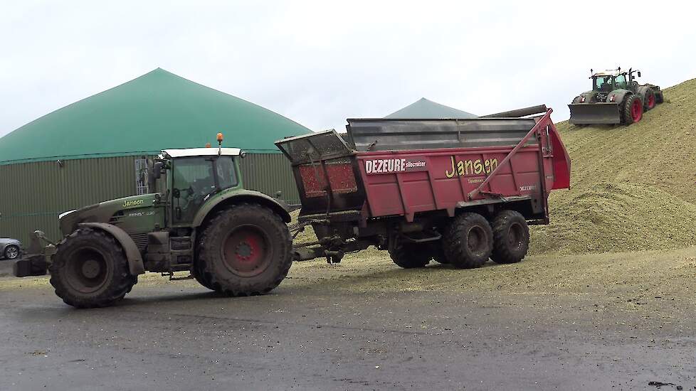 MAISOOGST BIOGAS BEDRIJF KLOOSTERMAN JOHN DEERE 8345 R FENDT 927