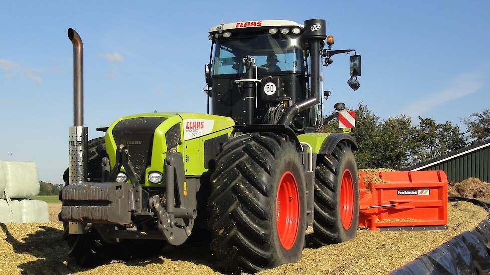 Claas Xerion 3800 Trac VC op de maiskuil Trekkerweb
