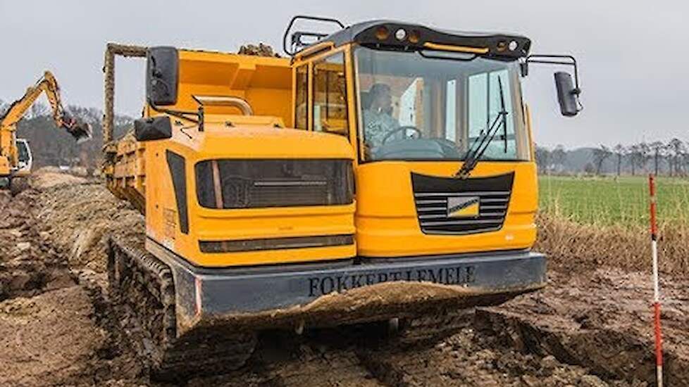 Fokkert Lemele in actie met Bergmann 4010 HK rupsdumper