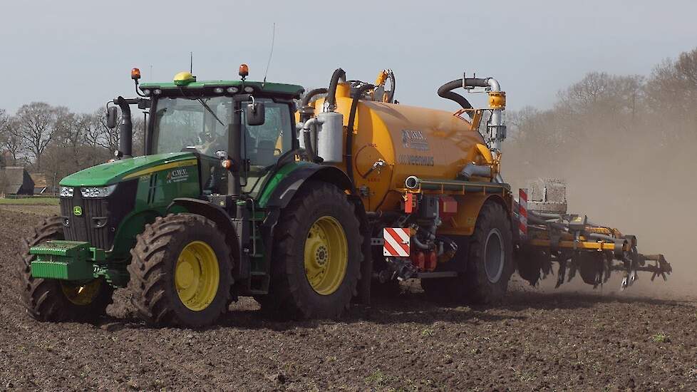 John Deere 7250R met Veenhuis 14 kuubs tank van CWV Emmen Trekkerweb