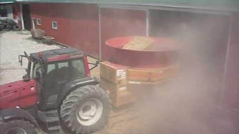 Haybuster H1100 Tub Grinder Trekkerweb.nl