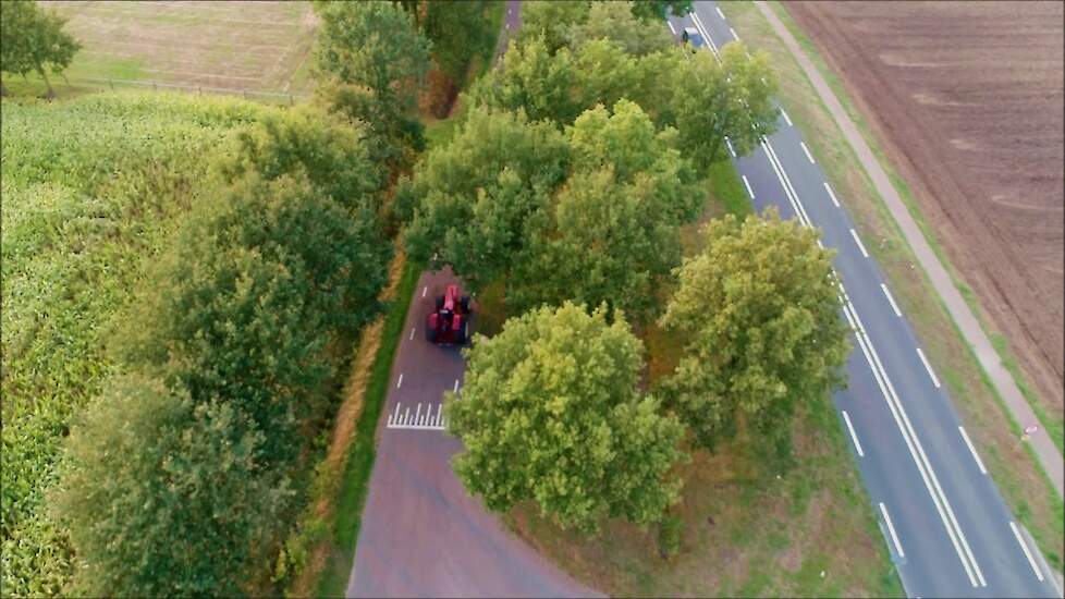 International 1246 van boven... (originele opnamen)