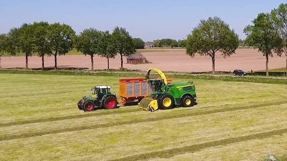 John Deere 8300i grassilage