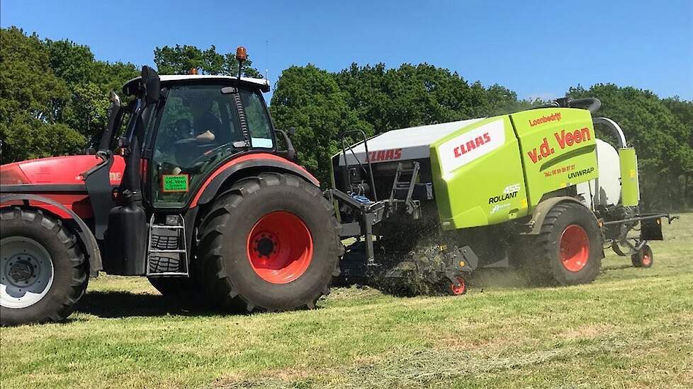 Loonbedrijf van der Veen balen persen met Claas 455 Uniwrap Trekkerweb