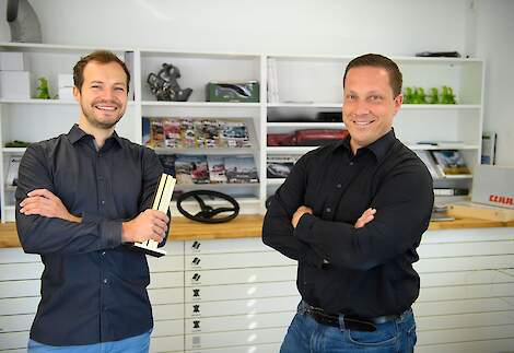 Thomas Wagner (left) and Alain Blind accepted the iF Design Award for the LEXION combine harvester.