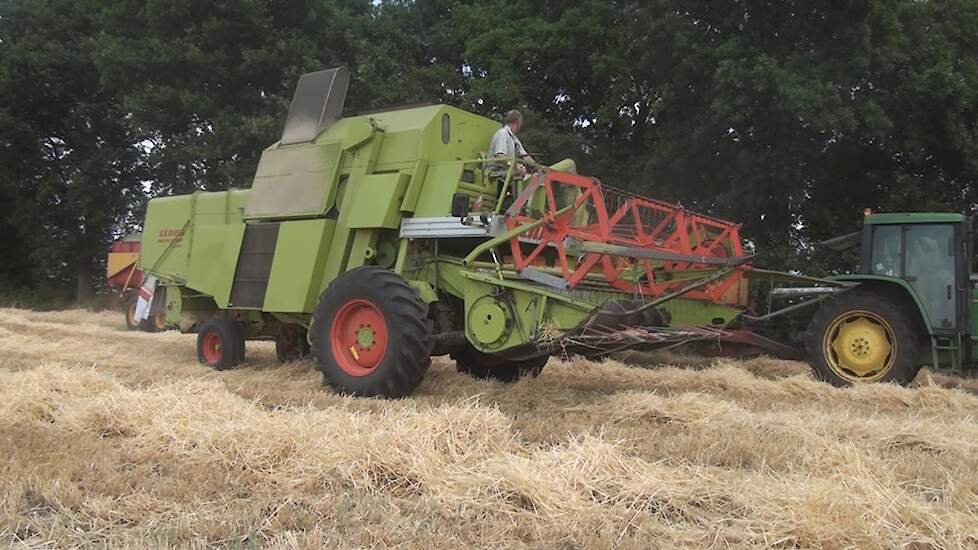 Zomer gerst combinen met CLAAS Mercator 75 Youngtimer Trekkerweb