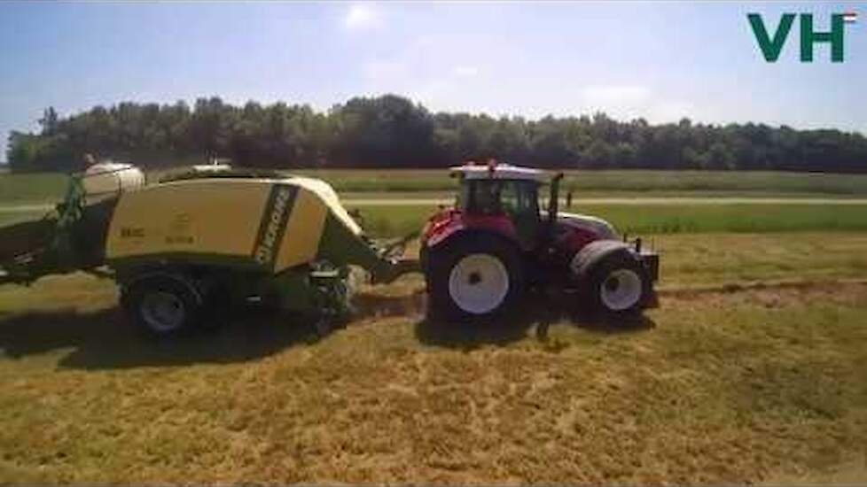 Natuurhooi persen met VITO UNI als perstouw