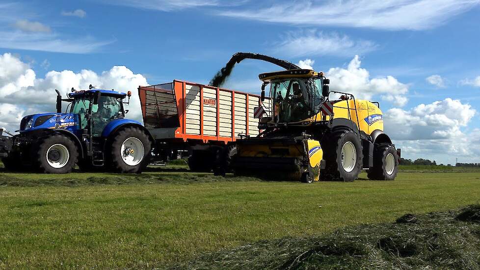 New Holland FR 650 van Loonbedrijf A.Rijpma uit Woudsend