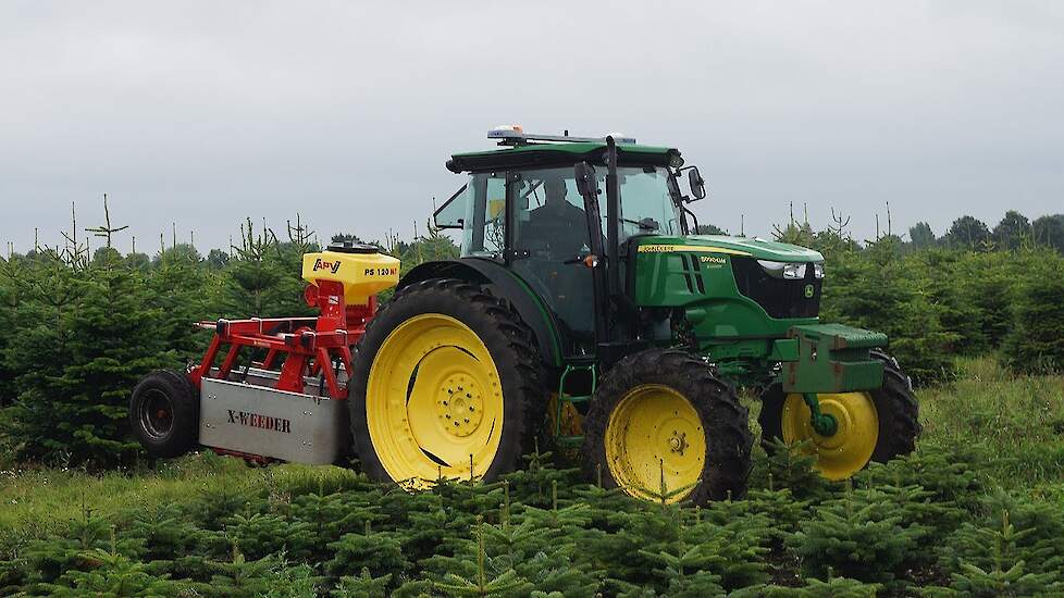 New X-Weeder GroeNoord  kerstbomen  John Deere 5090GH Trekkerweb christmas tree xmax