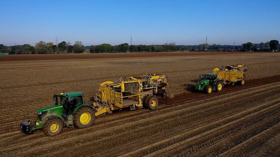 Twee maal Ropa Keiler in de aardappelenoogst