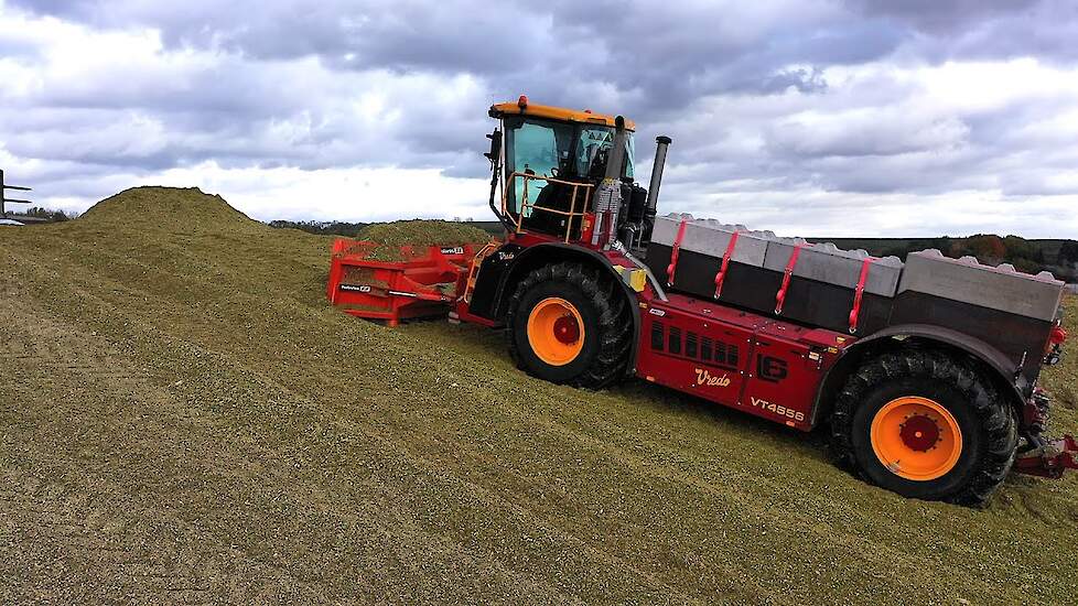 25 Ton Vredo VT4556 met Holaras op de maisbult