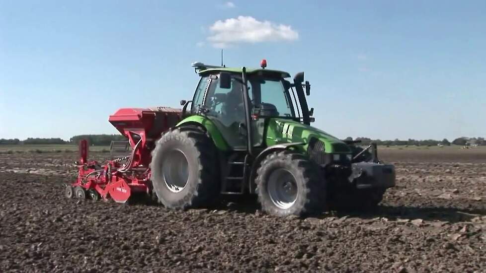 Ploegen en zaaien met Kuhn op de Groningse klei Trekkerweb