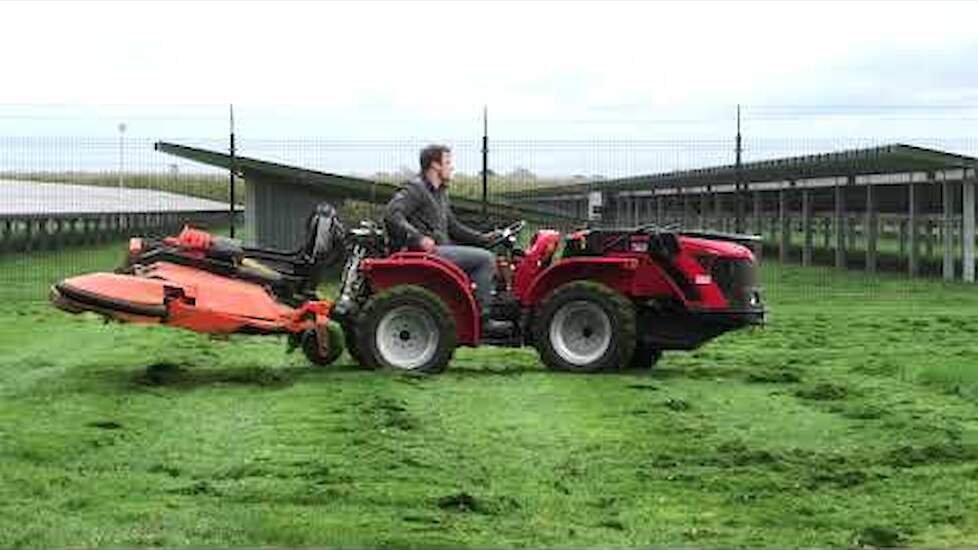 GRAS MAAIEN MET EEN ANTONIO CARRARO SN 5800 V  PERFECT