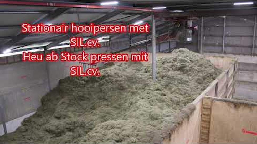 Stationair hooipersen met SIL.cv. Heu ab stock pressen mit SIL.cv. Niederlande