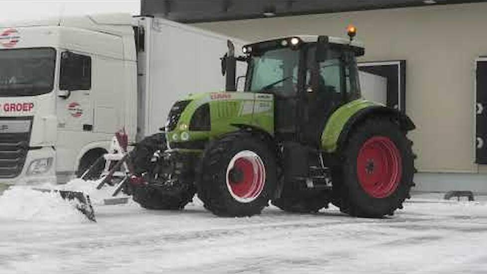 SNEEUW SCHUIVEN MET EEN CLAAS ARION 610 C