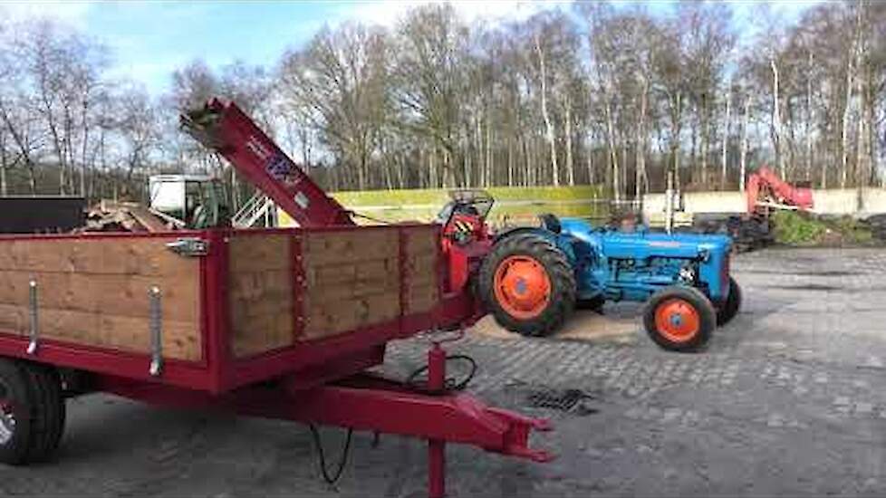ZAAGKLOOFMACHINE HAKKI PILKE 1 X FORDSON DEXTA FEND FARMER  305 LS TURBOMATIK