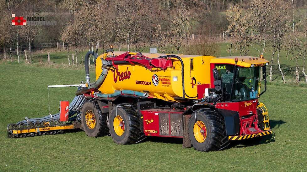 Vredo VT3936 25000ZV aan grasland bemesten