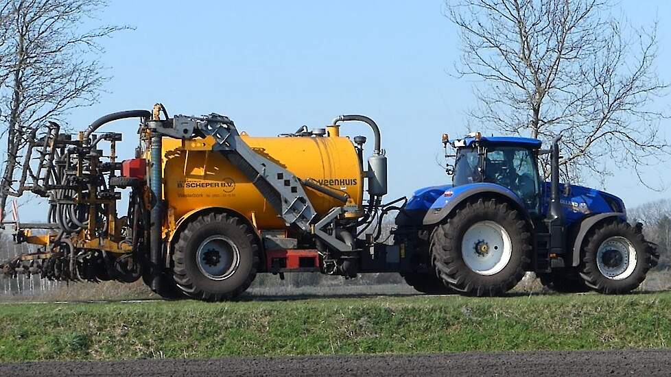 New Holland T7.290 Heavy Duty speelt met de Veenhuis-tank