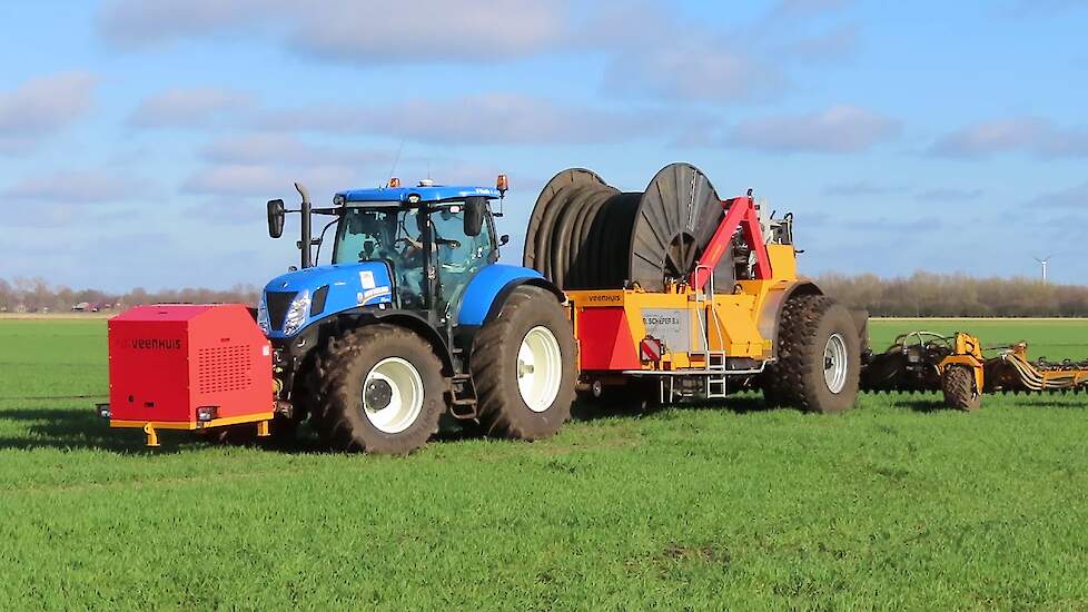 New Holland T7.270 met veenhuis bemester.