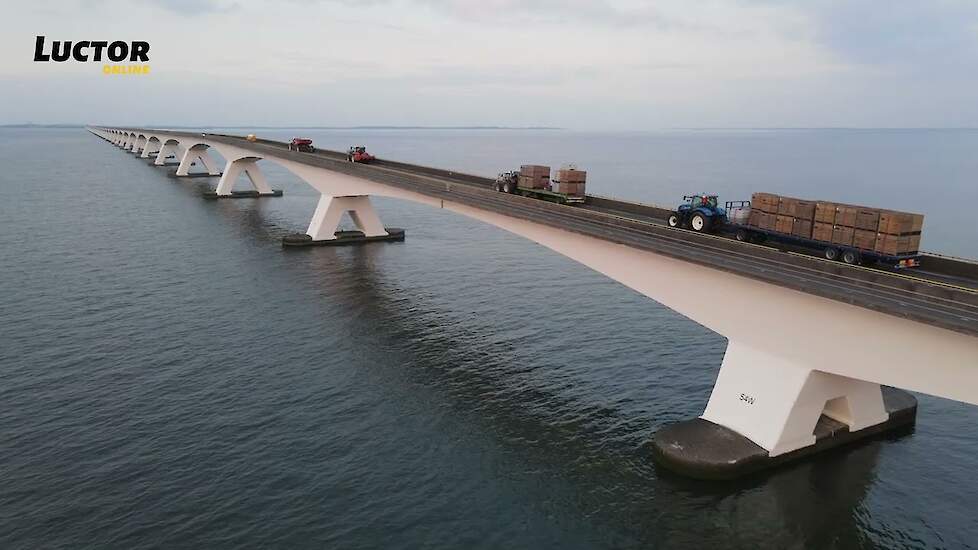 Met vier trekkers over de  Zeelandbrug