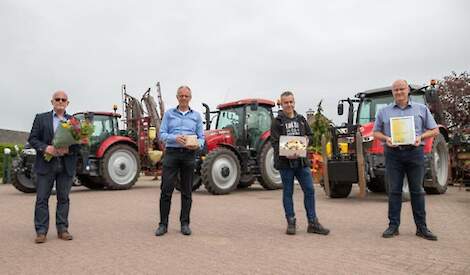 V.l.n.r.: Anton van der Heijden (RDW), Willem Rijnberg (RDW), Silvan Leenaerts en André Vreman (IBKI).