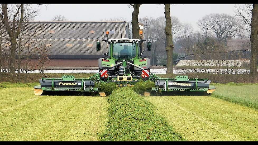 Krone Triple maaier met dwarsafvoerbanden Loonbedrijf Bekkers