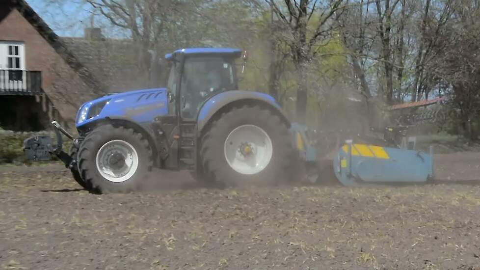New Holland met Imants 48 SX aan het werk