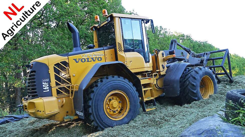 2021 | Gras hakselen en inkuilen met John Deere en Fendt | P. van den Hardenberg