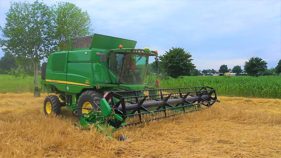 Gerst combinen met John Deere T660i