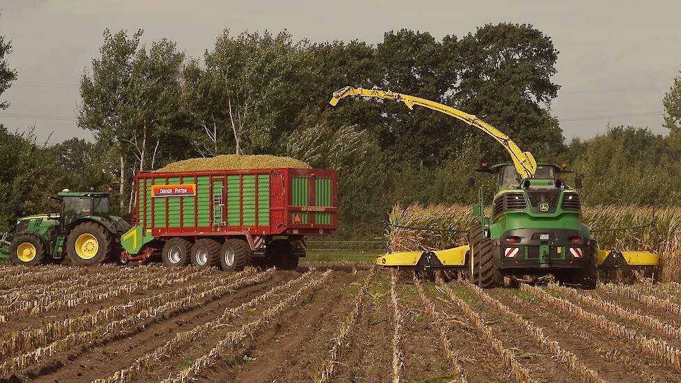 870Pk 12 rijen John Deere 9800i geweld in het Hollandse veld
