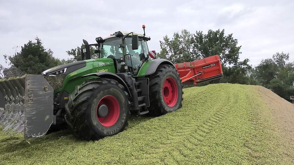 MAIS HAKSELEN 2021 MAISKUIL AANRIJDEN MET EEN FENDT 1050 FENDT 936
