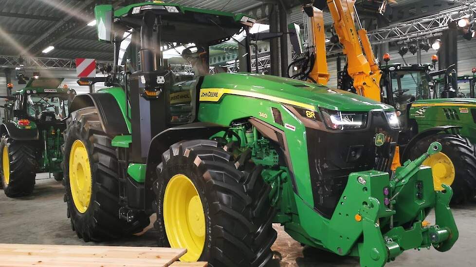 John Deere 8R 340 bij show ‎Geert-Jan De Kok BV‎ in Molenaarsgraaf