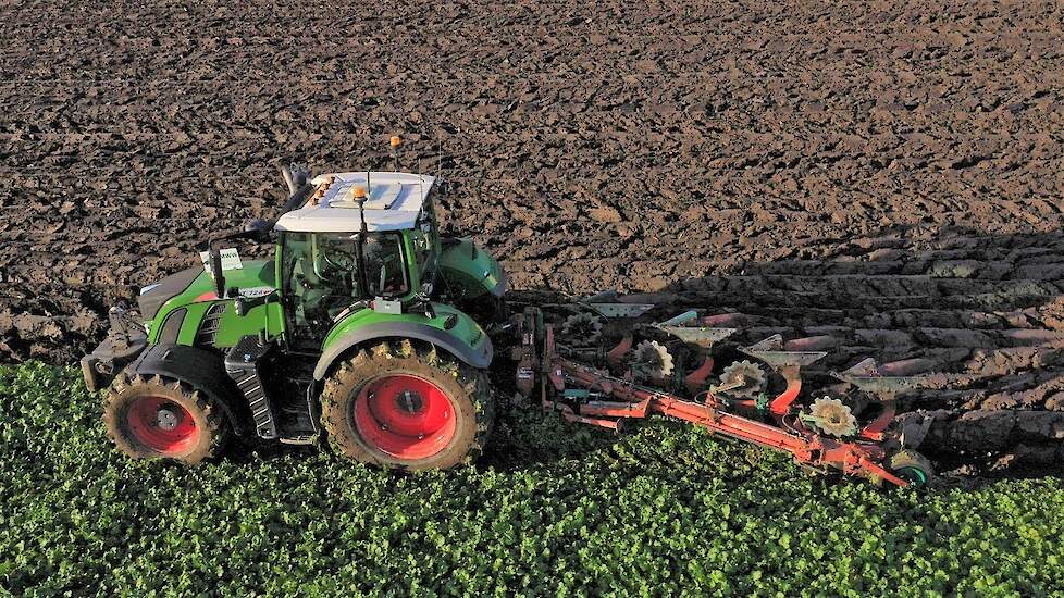Ploegen met Fendt 724 S4 met Fendt VarioGuide