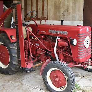 De 212 was de kleinste McCormick uit de D-serie. Hij heeft een 1-cilinder dieselmotor van 12pk.