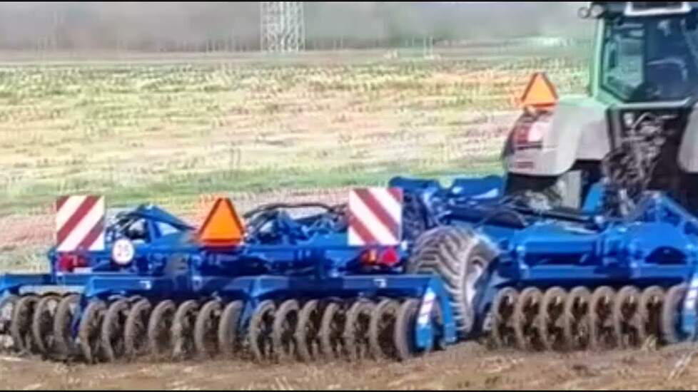 Schijveneg Rolmako groenbemester zaaien in korrelmaisstoppel