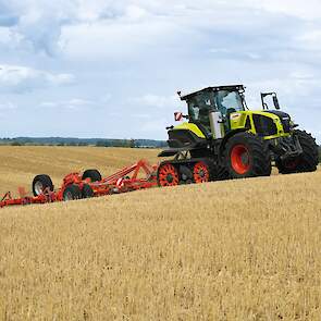 CLAAS AXION met TERRA TRAC rupsbanden