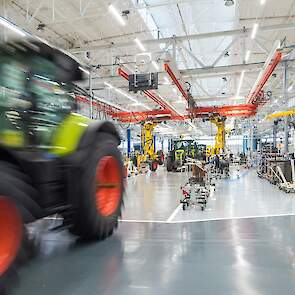 Productie van tractoren in de fabriek in Le Mans (Frankrijk)