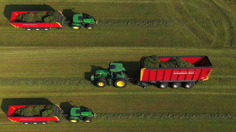 Loonbedrijf Aernouts-Tax met Schuitemaker Rapide 8400 S en Rapide 6600