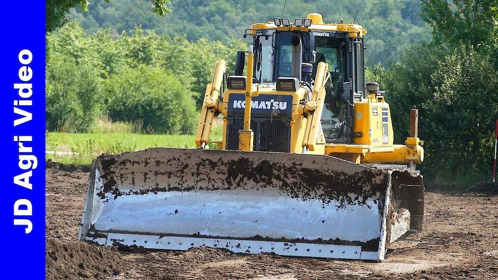 Komatsu D65 PXi | Egaliseren | Levelling Ground | van den Heuvel Bakel | Bulldozer | Belfeld