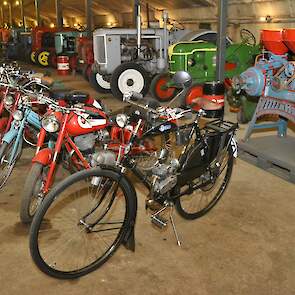 Behalve trekkers verzamelt Jan Rentenaar ook oldtimer bromfietsen en ook daar zoekt hij vooral naar merken en uitvoeringen die heel zeldzaam zijn.