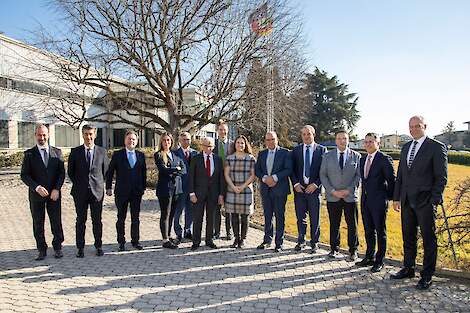 Ondertekening van de strategische overeenkomst op het hoofdkantoor van Carraro in Campodarsego: Cathrina Claas-Mühlhäuser (CLAAS bestuursvoorzitter), Thomas Böck (CEO CLAAS groep), Dr. Martin  von Hoyningen-Huene (CLAAS directielid en president CLAAS Trac