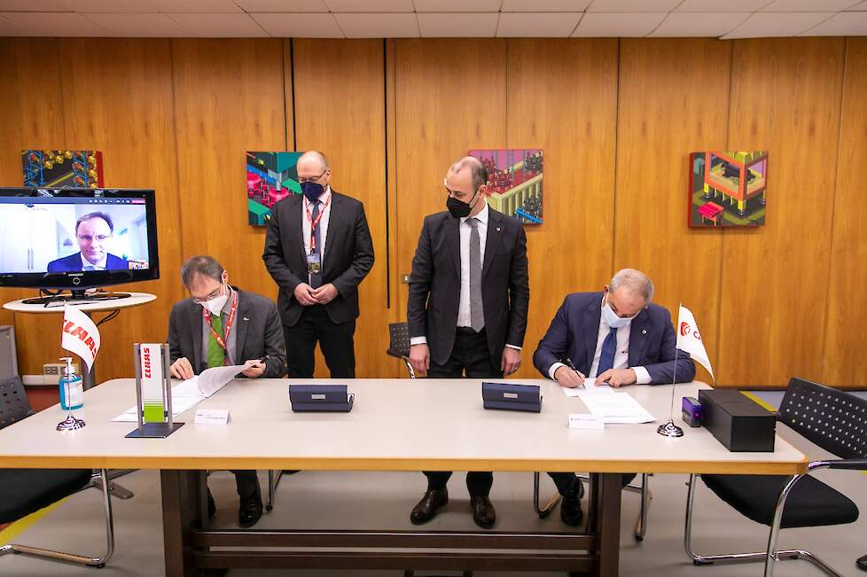 Ondertekening van de strategische overeenkomst op het hoofdkantoor van Carraro