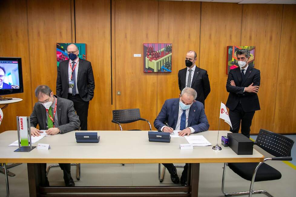 Ondertekening van de strategische overeenkomst op het hoofdkantoor van Carraro