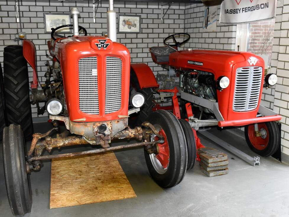 Links de Italiaanse Massey Ferguson R7000 en rechtse de Franse MF821.