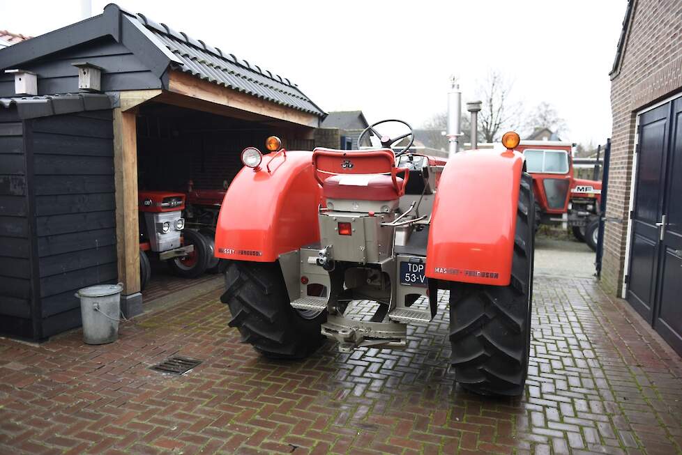 De achterbrug van de MF97 is typisch Amerikaans, mede vanwege het ontbreken van een hefinrichting.
