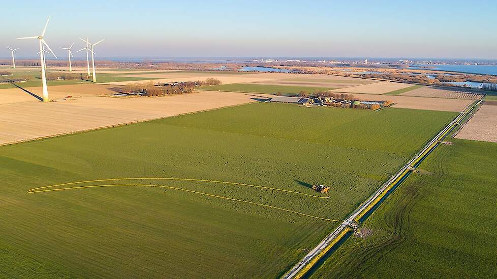 Slurry spreading with Agrometer umbilical system / Fendt 926 / Johan Frens / 2022